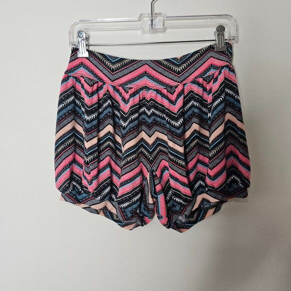 Namastday Black Pink and Blue Chevron Loose Fit Knit Short Wide Waist Banded Hem - Picture 6 of 6